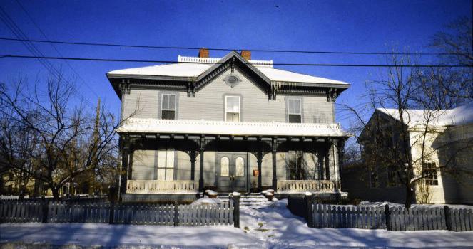 Meader-Farnham House at 105 Island Avenue West, circa 1990s