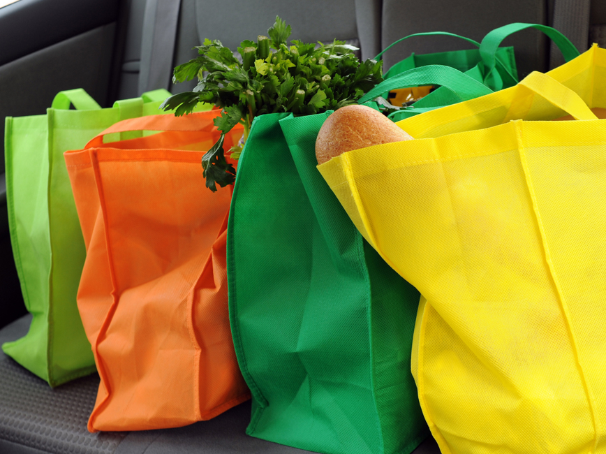 Fresh lemons in reusable grocery bag